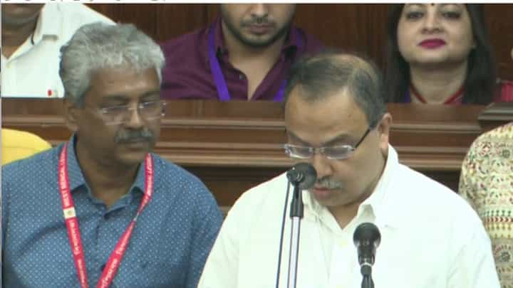 Kunal Ghosh: বিধানসভায় বিরল ছবি! কুণালকে জড়িয়ে ধরলেন দিলীপ ঘোষ—হল সৌজন্য বিনিময় Kunal Ghosh: বিধানসভায় বিরল ছবি! কুণালকে জড়িয়ে ধরলেন দিলীপ ঘোষ—হল সৌজন্য বিনিময়