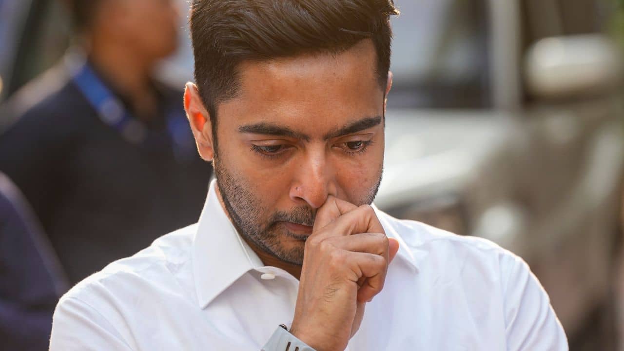 Abhishek Banerjee Property Notice: শান্তিনিকেতন থেকে আমতলার প্রাসাদ, আদৌ এত সম্পত্তি কি বৈধ? স্ক্যানারে এবার অভিষেক বন্দ্যোপাধ্যায়