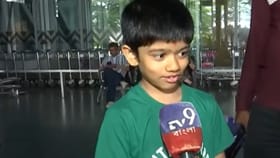 একাই কলকাতার বিমানে উঠে পড়ল ছোট্ট আদৃশ