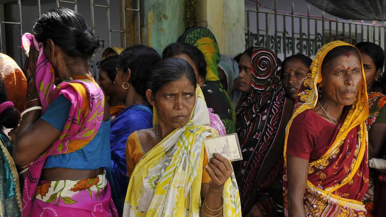 Annapurna Yojana Form: পরিবারের সবার ব্যাঙ্ক অ্যাকাউন্ট নম্বর দিতে হবে অন্নপূর্ণা যোজনার ফর্মে Annapurna Yojana Form: পরিবারের সবার ব্যাঙ্ক অ্যাকাউন্ট নম্বর দিতে হবে অন্নপূর্ণা যোজনার ফর্মে