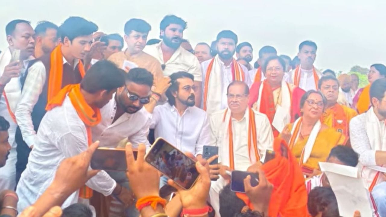 মুখ্যমন্ত্রী শুভেন্দুর শপথে কাকে কাকে দেখা গেল