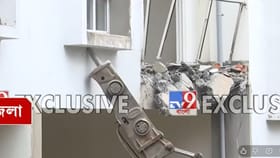 দেখুন কীভাবে বুলডোজারের মাথায় হ্যামার লাগিয়ে গুঁড়িয়ে দেওয়া হচ্ছে