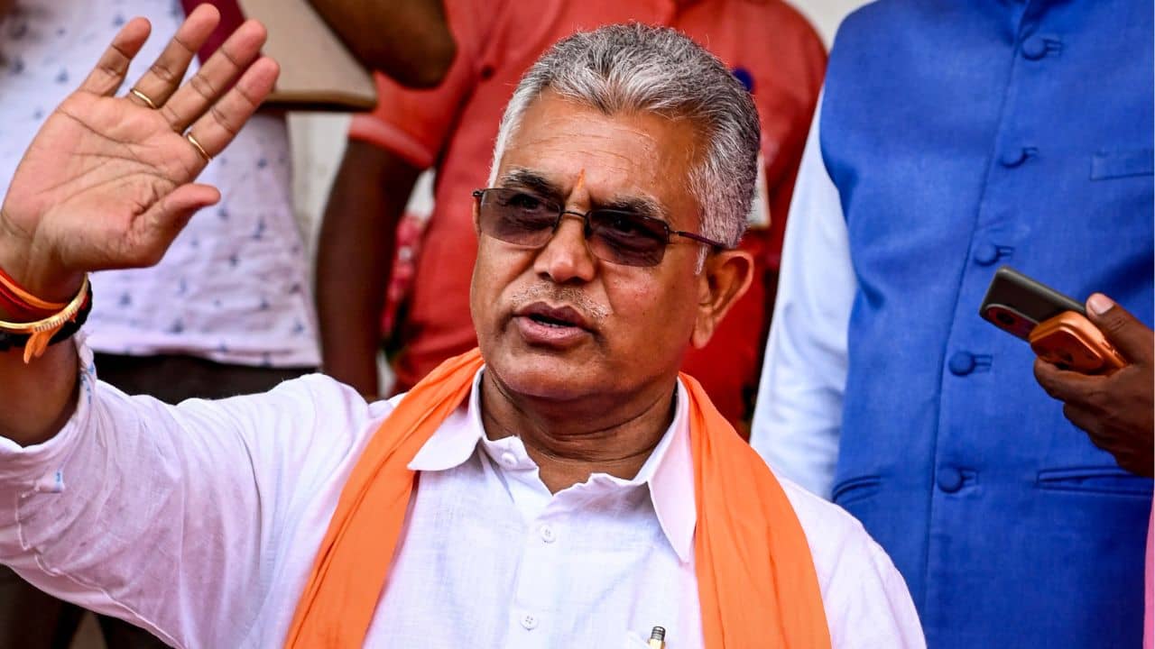 Dilip Ghosh: লন্ডন-সিঙ্গাপুর থেকে ফোন আসছে দিলীপ ঘোষের কাছে, বিশাল সম্ভাবনার কথা বললেন মন্ত্রী