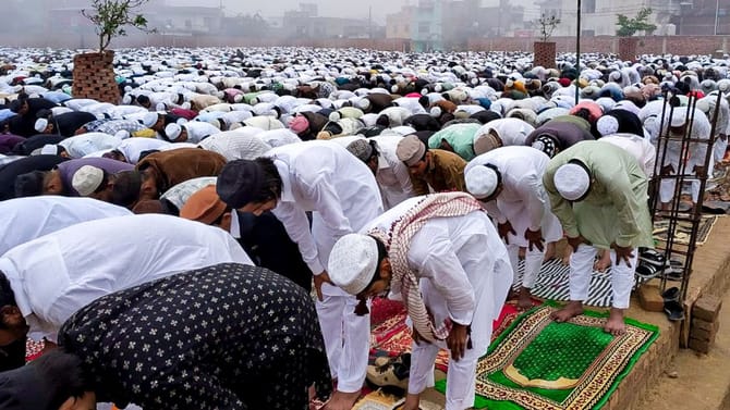 রাজ্যে ইদের দু'দিন ছুটি আর নয়, পালাবদলের পর নয়া ঘোষণা