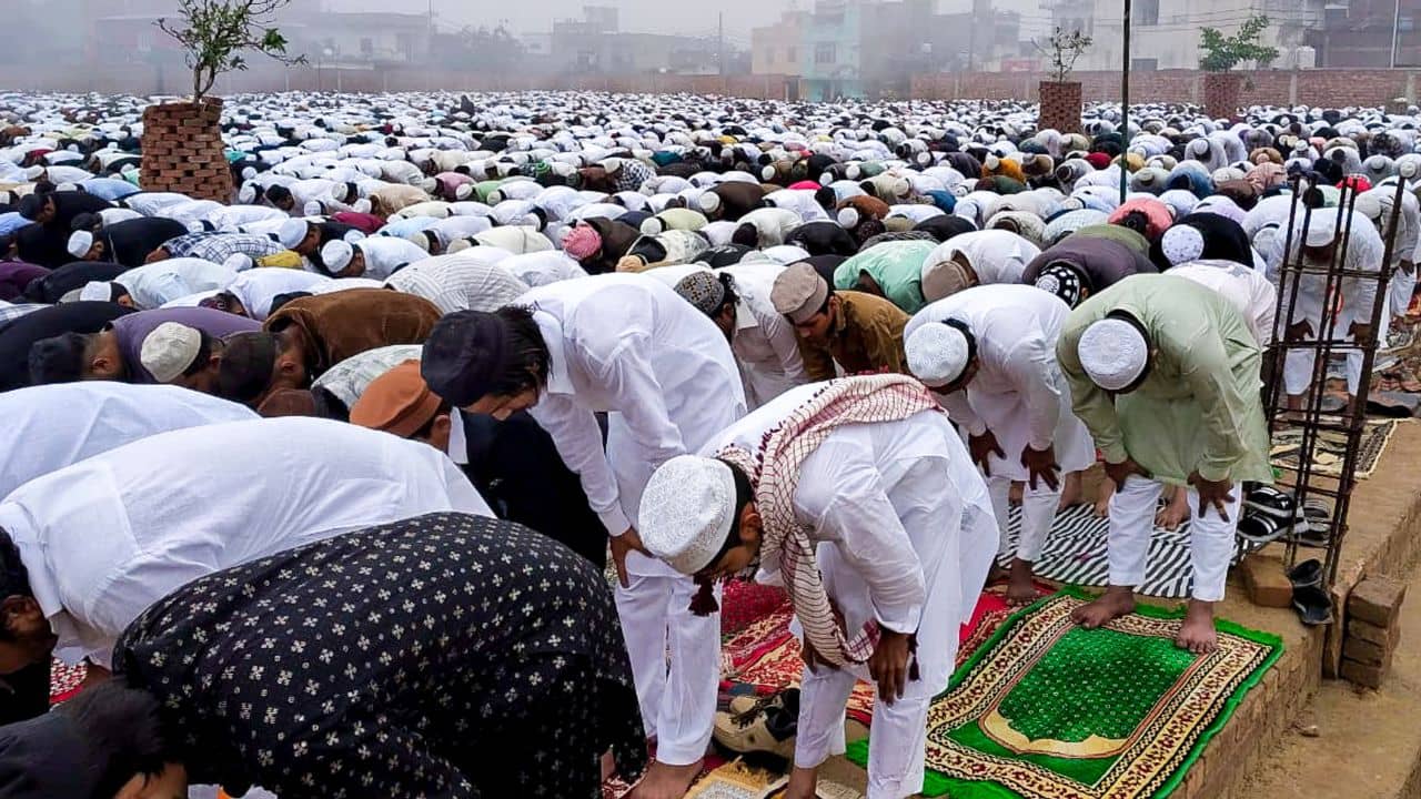 EID Holiday: রাজ্যে ইদের দুদিন ছুটি আর নয়, পালাবদলের পর নয়া ঘোষণা
