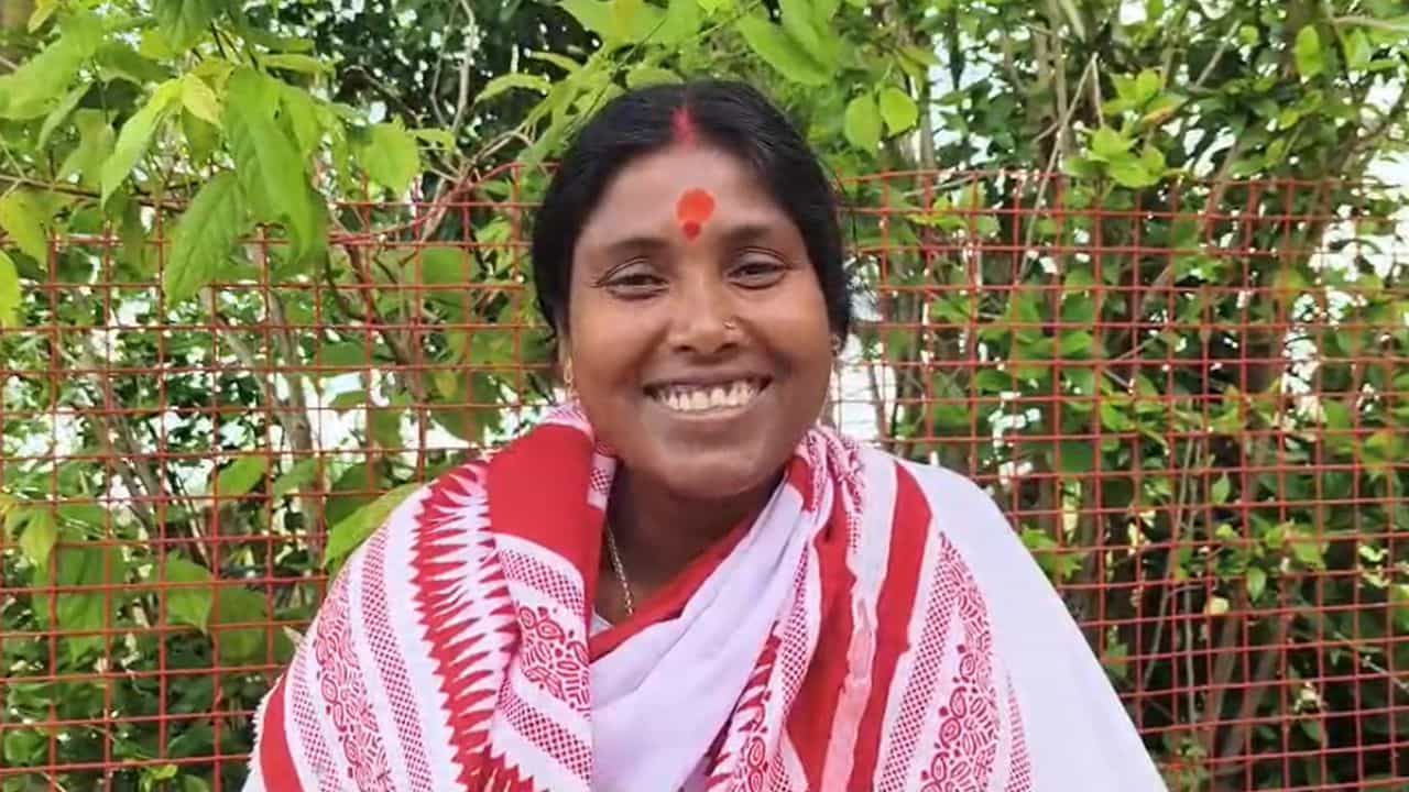 BJP MLA: পরিচারিকা থেকে বিধায়ক! আউসগ্রামের কলিতা মাজির স্বপ্নপূরণ BJP MLA: পরিচারিকা থেকে বিধায়ক! আউসগ্রামের কলিতা মাজির স্বপ্নপূরণ