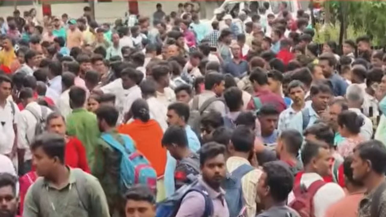 দলে দলে ফিরে গেল ওরা, কমতে পারে ভোট
