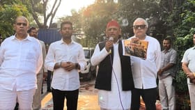 বাংলার নির্বাচন নিয়ে সংসদেও সরব হবেন, মমতার বাড়িতে এসে বললেন অখিলেশ