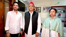 Live: মমতার পাশে থাকার বার্তা দিয়ে গেলেন অখিলেশ