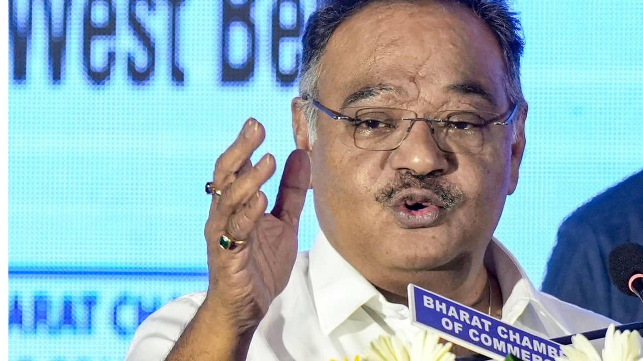 Samik Bhattacharya on TMC: বাজারে সবজি কিনতে গেলেও তো টিপে টিপে দেখতে হয়, দরজা কি খোলা? কী বলছেন শমিক