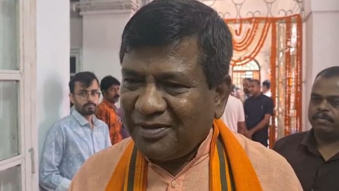 পেশায় চার্টার্ড অ্যকাউন্ট্যান্ট রথীন্দ্র বসুকে স্পিকার করল বিজেপি