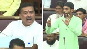নওশাদের একের পর এক কথায় মুখে হাসি, টেবিল চাপড়ালেন মুখ্যমন্ত্রী