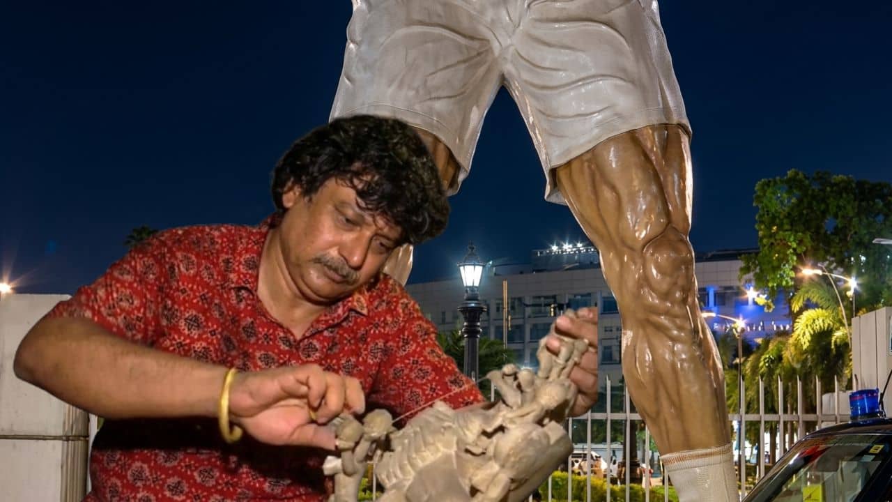 Saltlake Stadium: মানেটা তখন জিজ্ঞেস করতে পারিনি, মমতার খারাপ লাগলেও নিজের তৈরি মূর্তি ভাঙায় খুশি খোদ শিল্পী