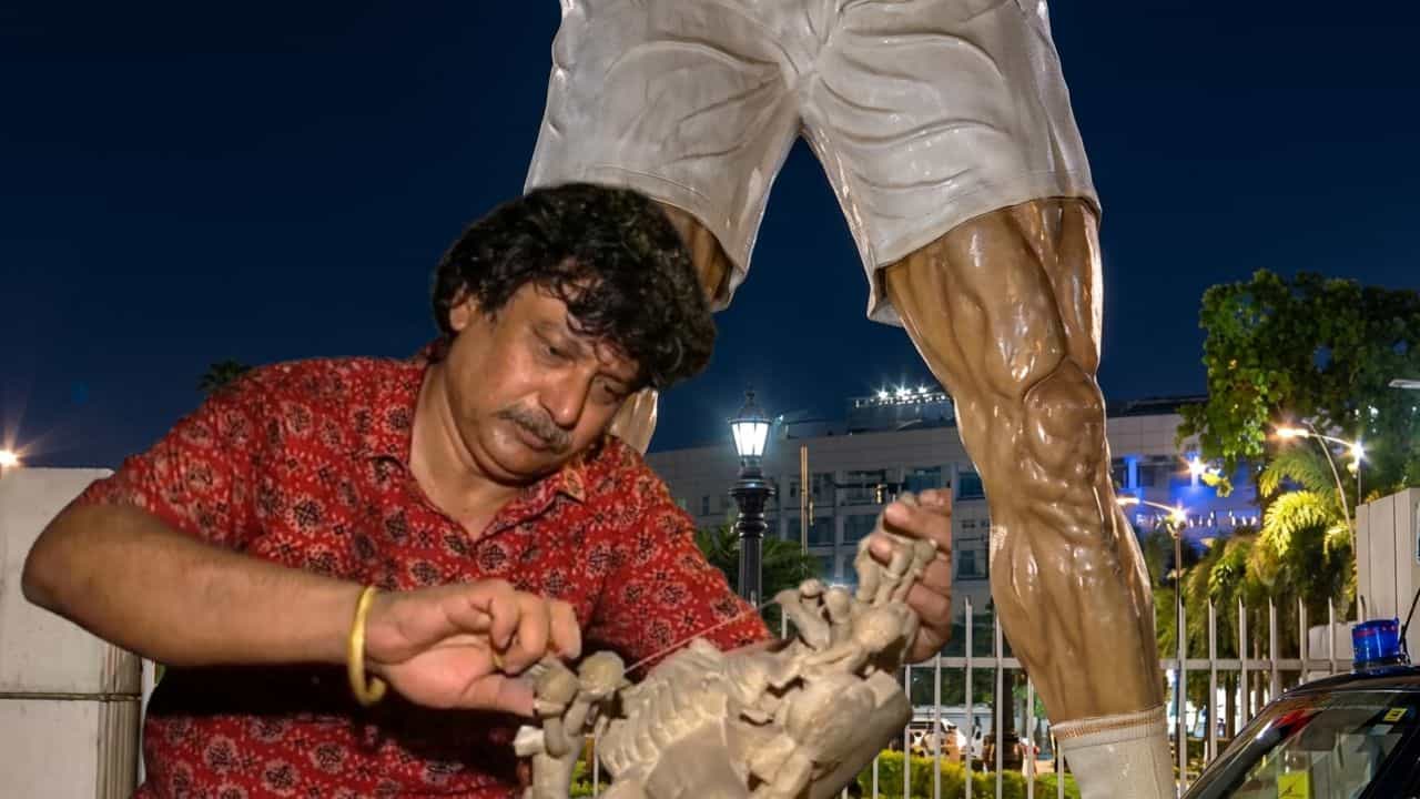 Saltlake Stadium: 'মানেটা তখন জিজ্ঞেস করতে পারিনি', মমতার 'খারাপ লাগলেও' নিজের তৈরি মূর্তি ভাঙায় খুশি খোদ শিল্পী Saltlake Stadium: 'মানেটা তখন জিজ্ঞেস করতে পারিনি', মমতার 'খারাপ লাগলেও' নিজের তৈরি মূর্তি ভাঙায় খুশি খোদ শিল্পী