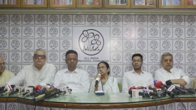 LIVE: রেইড করে, গ্রেফতার করে, আমলা বদল করে জিতেছে: মমতা