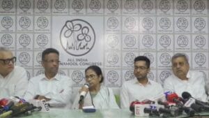 আমার পেটে, আমার পিছনে লাঠি মেরেছে: মমতা