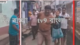 প্রাণভয়ে দৌড়চ্ছেন TMC নেতা, হাতের নাগালে পেয়েই যা করলেন বাসিন্দারা...