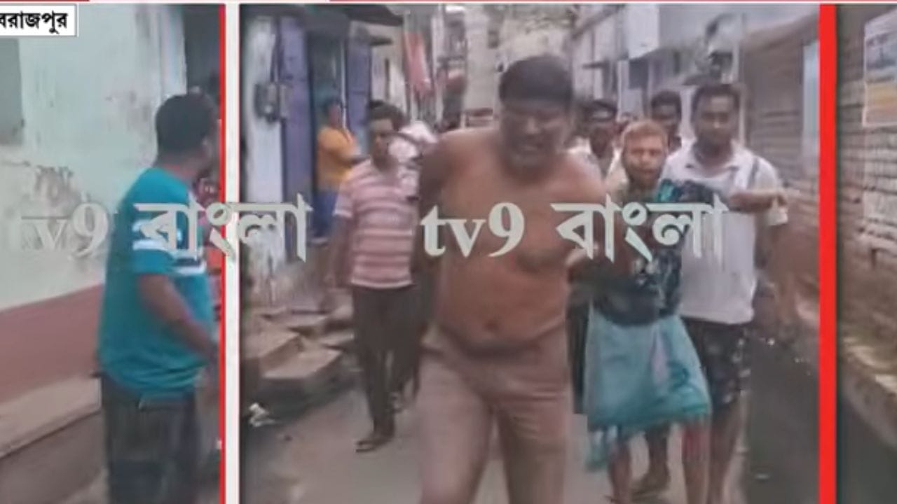 Dubrajpur: খালি গায়ে, প্রাণভয়ে দৌড়চ্ছেন TMC নেতা, হাতের নাগালে পেয়েই যা করলেন বাসিন্দারা...