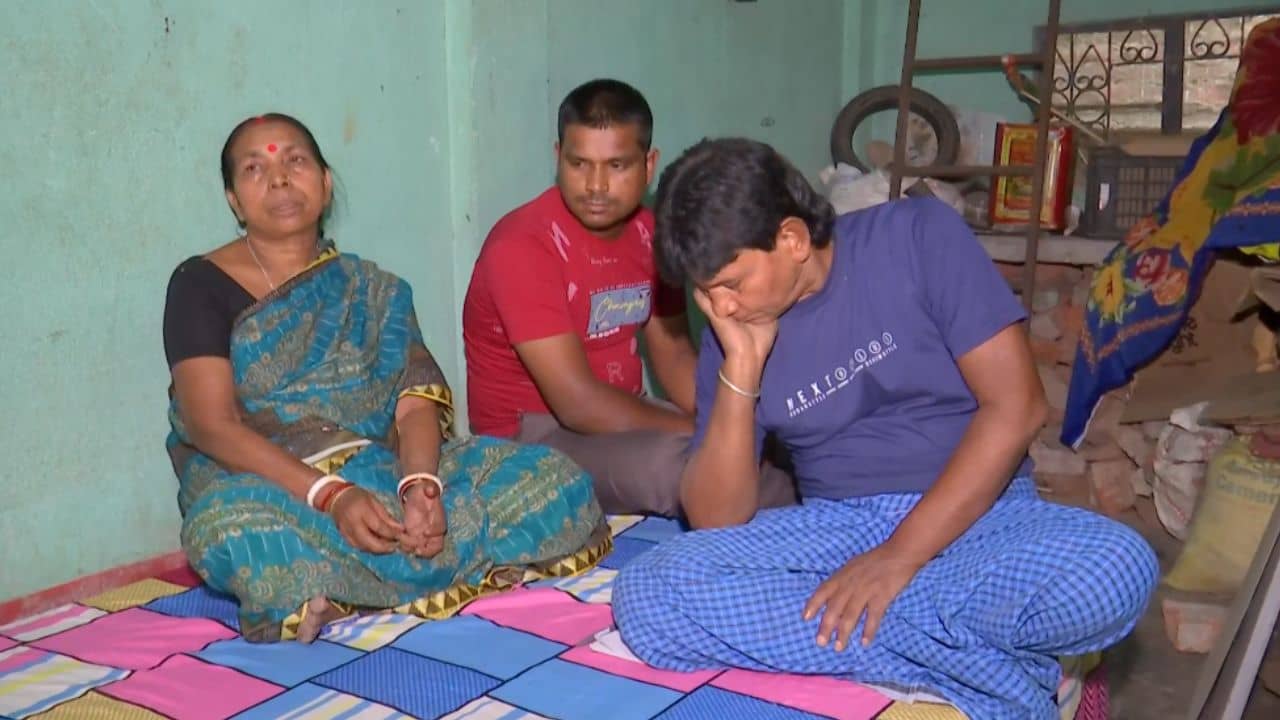 Malda BJP Family: ৫ বছর পর বাড়িতে ফিরে চোখে জল, শুভেন্দুর কাছে বড় দাবি বিজেপির বুথ সভাপতির