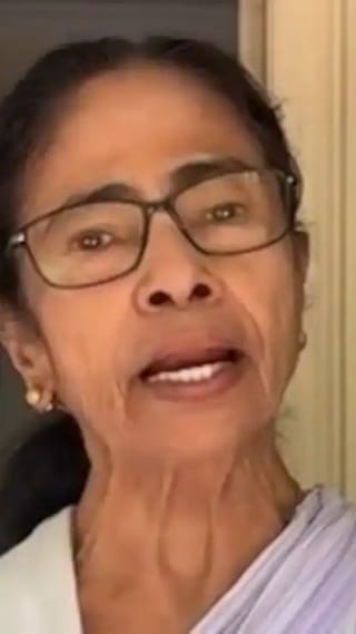নেতাদের পথে নামানোর মরিয়া চেষ্টা মমতার