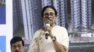 রীতি মেনে ইস্তফা দিলেন না মমতা, কেন? বড় পদক্ষেপের চিন্তা-ভাবনা?