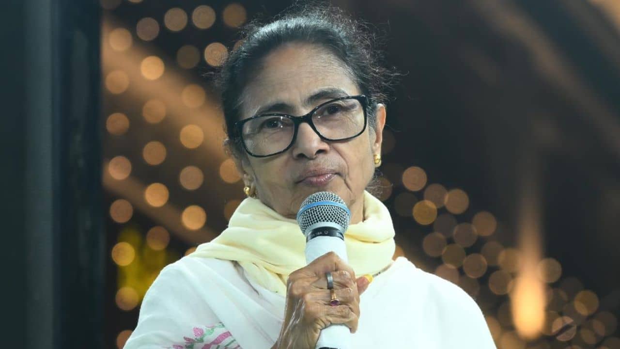 EX CM Mamata Banerjee: কলকাতা পুরসভার মেয়র পারিষদদের আচমকাই ডেকে পাঠালেন মমতা, কেন?