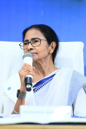 মহিলা-শিশুদের মারধর করতেন কালীঘাটের প্রাক্তন OC, বিস্ফোরক মমতা