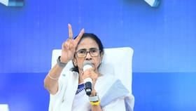 মহিলা-শিশুদের মারধর করতেন কালীঘাটের প্রাক্তন OC, বিস্ফোরক মমতা