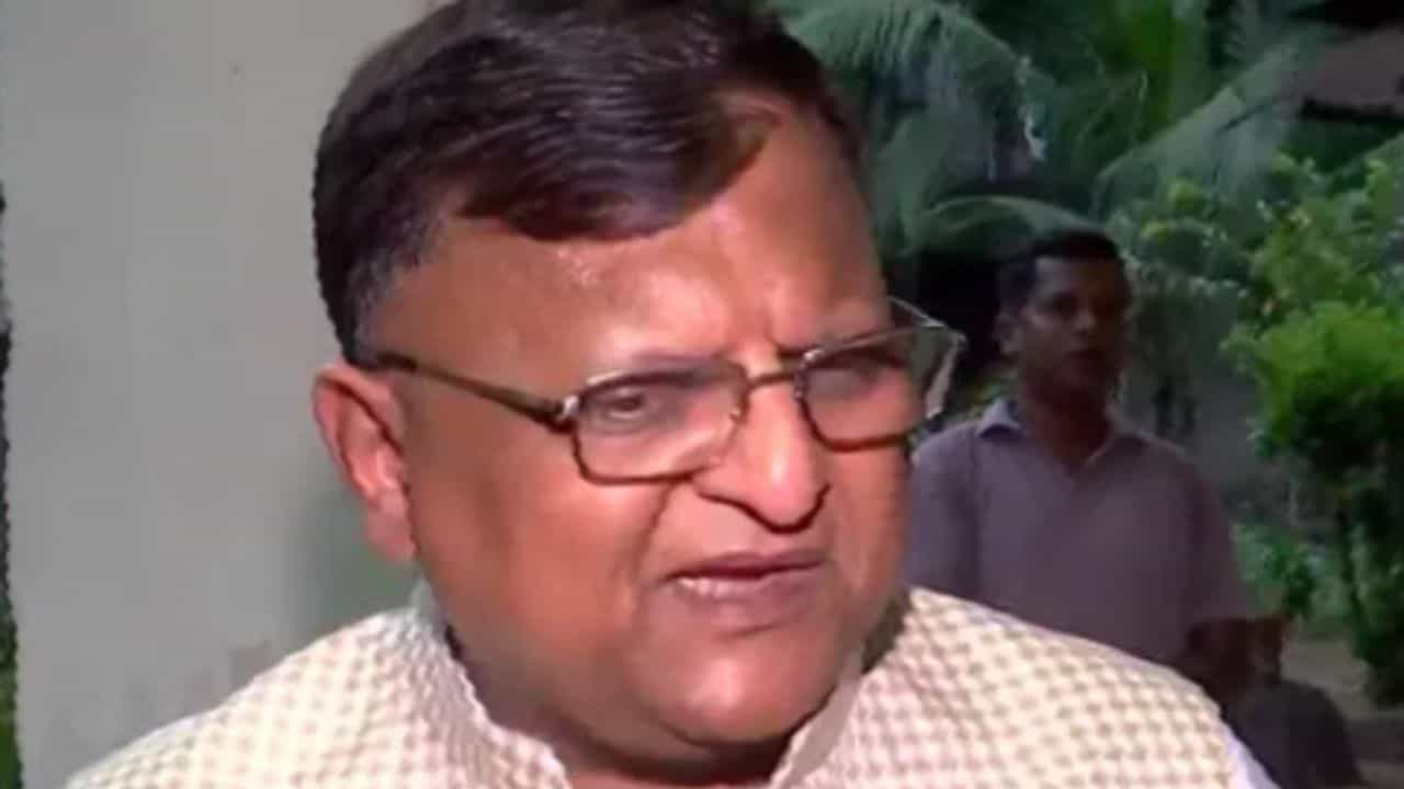 CS Manoj Agarwal: রাজ্যের আবেদনে সায়, মনোজ অগরবালকে নিয়ে বড় নির্দেশ কেন্দ্রের CS Manoj Agarwal: রাজ্যের আবেদনে সায়, মনোজ অগরবালকে নিয়ে বড় নির্দেশ কেন্দ্রের