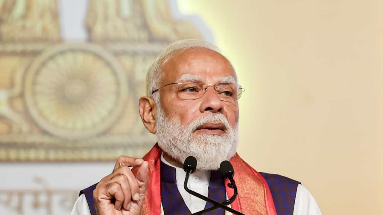 PM Modi urges for WFH: দিনে ১৬০০ কোটি টাকা করে বাঁচবে যদি প্রধানমন্ত্রী মোদীর এই পরামর্শগুলি মানেন... PM Modi urges for WFH: দিনে ১৬০০ কোটি টাকা করে বাঁচবে যদি প্রধানমন্ত্রী মোদীর এই পরামর্শগুলি মানেন...