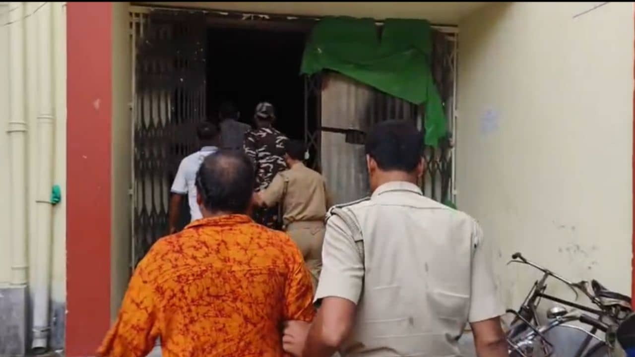 Murshidabad Mob Lynching: নাবালিকাকে যৌন হেনস্থার অভিযোগ, অভিযুক্তকে পিটিয়ে খুন