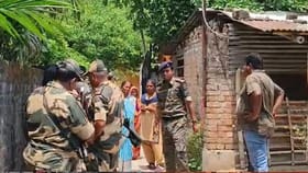 ইলেক্ট্রিক বক্সের মধ্যে রাখা ছিল বোমা, নতুন সরকার গঠনের দিনই চাঞ্চল্য