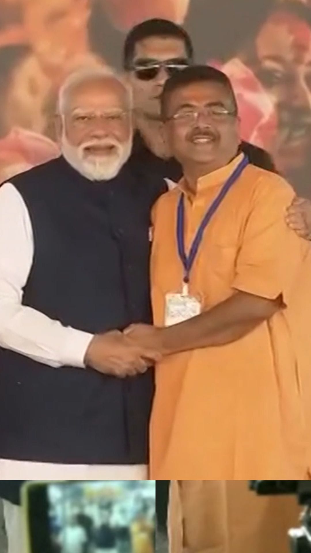 মুখ্যমন্ত্রী হিসেবে শপথ নিয়েই প্রধানমন্ত্রীকে নতমস্তকে প্রণাম শুভেন্দুর