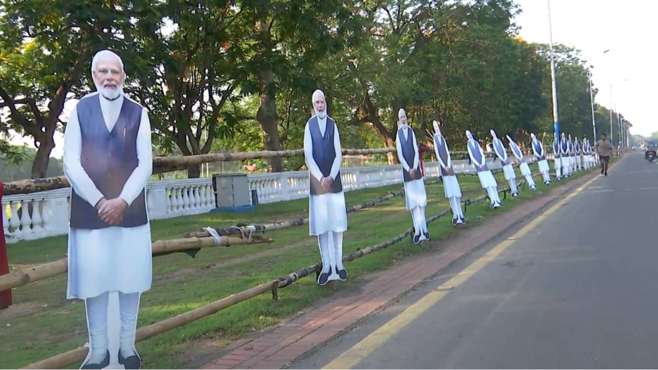 ঝালমুড়ি থেকে মিহিদানা, সীতাভোগ, বাজবে রবীন্দ্রসঙ্গীত, কী কী হবে শপথগ্রহণ অনুষ্ঠানে?