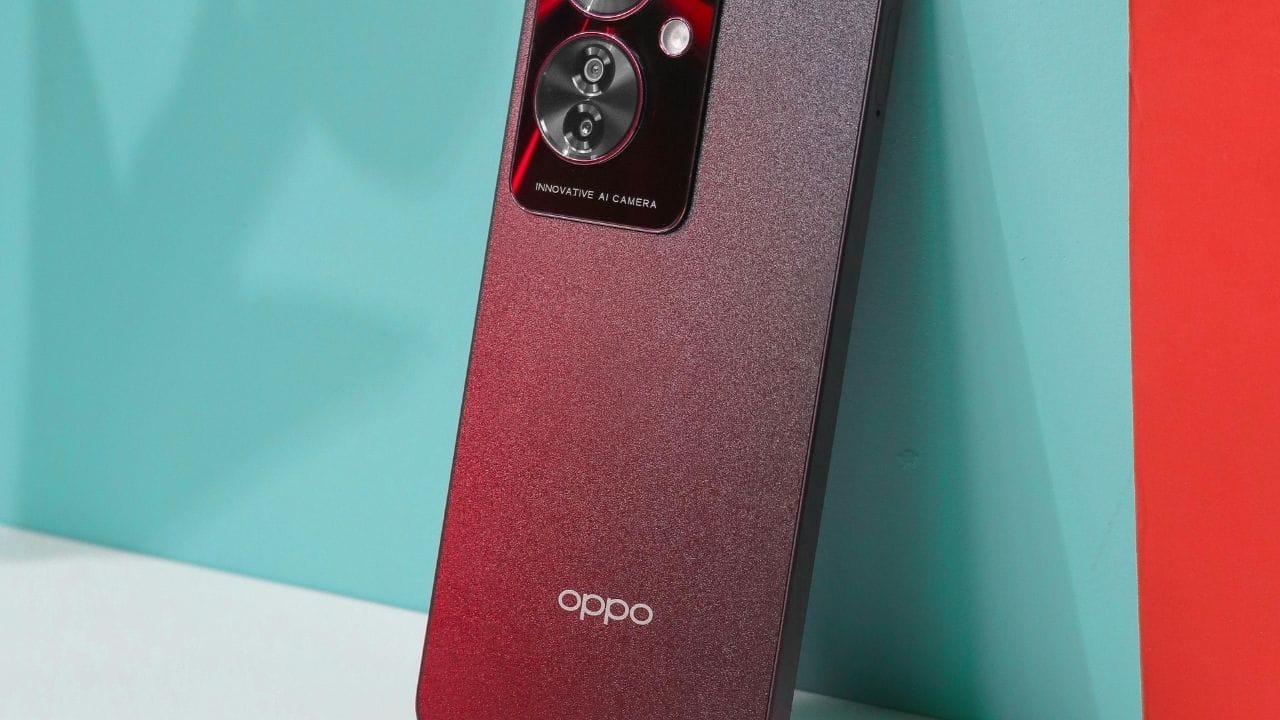 Oppo K14x 5G মোবাইলে আপনি পেয়ে যাবেন ৬৫০০ এমএএইচ ব্যাটারি। এতে রয়েছে মিডিয়াটেক ডাইমেনসিটি ৬৩০০ প্রসেসর। যারা মোবাইলের লম্বা ব্যাটারি লাইফ চান, তাদের জন্য ১৫ হাজার টাকার বাজেটে একটি সেরা অপশন হয়ে উঠতে পারে এটি। Photo Courtesy : Pexel