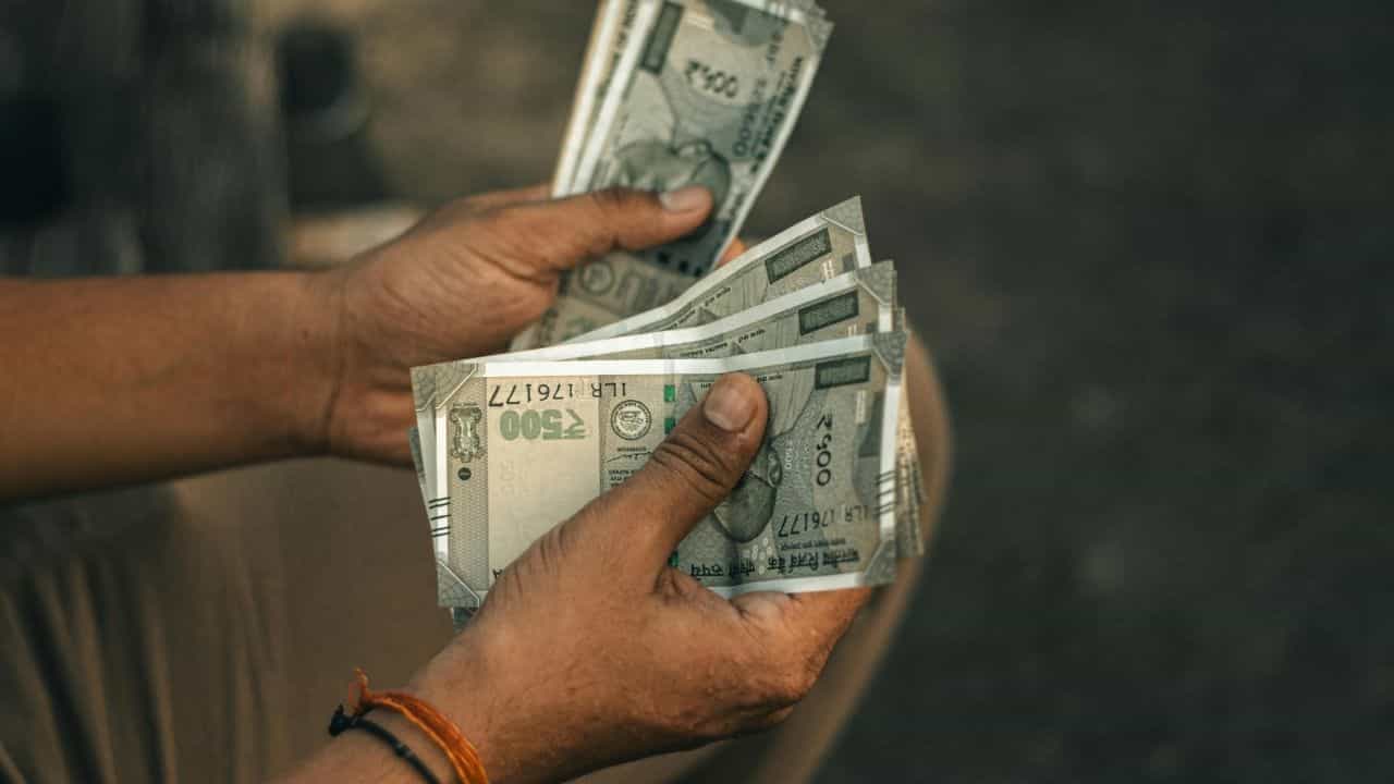PM Jeevan Jyoti Yojana: ব্যাঙ্ক অ্যাকাউন্টে মাত্র ৪৩৬ টাকা থাকলেই পাবেন ২ লাখ টাকা, কীভাবে জানেন? PM Jeevan Jyoti Yojana: ব্যাঙ্ক অ্যাকাউন্টে মাত্র ৪৩৬ টাকা থাকলেই পাবেন ২ লাখ টাকা, কীভাবে জানেন?