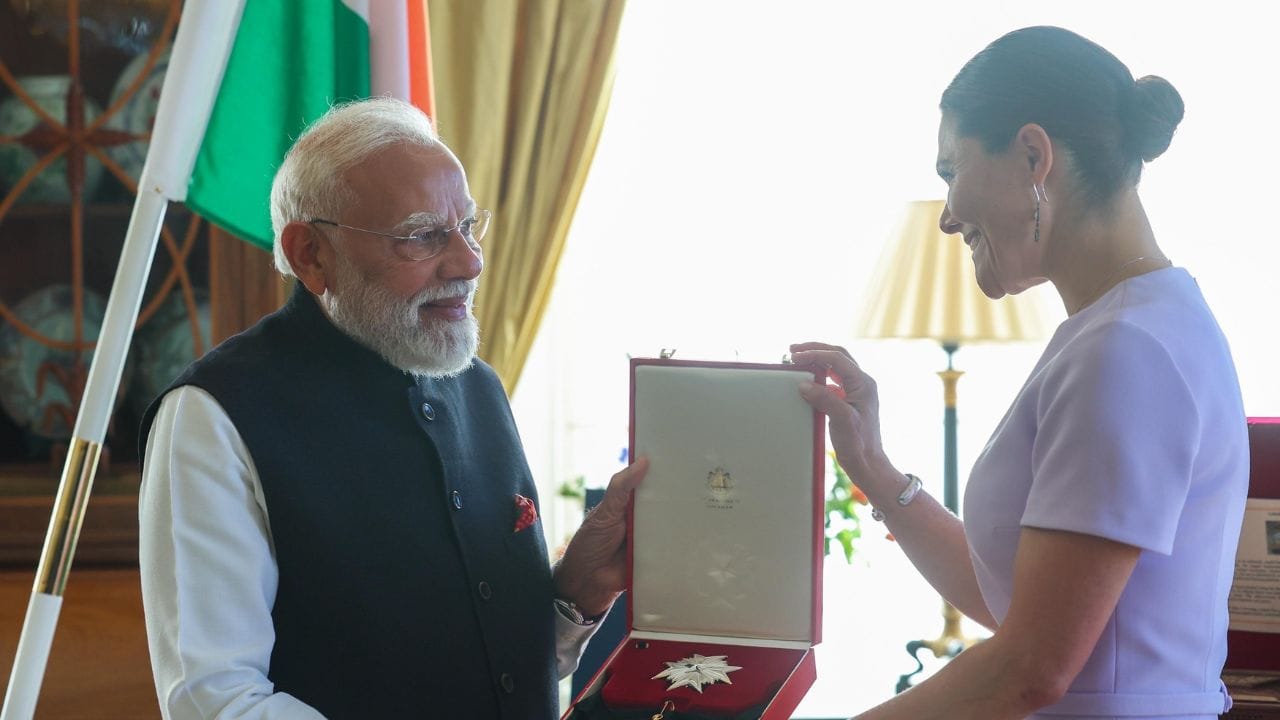 PM Narendra Modi: বিশ্বমঞ্চে ফের জয়জয়কার মোদীর, সুইডেনের সর্বোচ্চ সম্মানে ভূষিত প্রধানমন্ত্রী