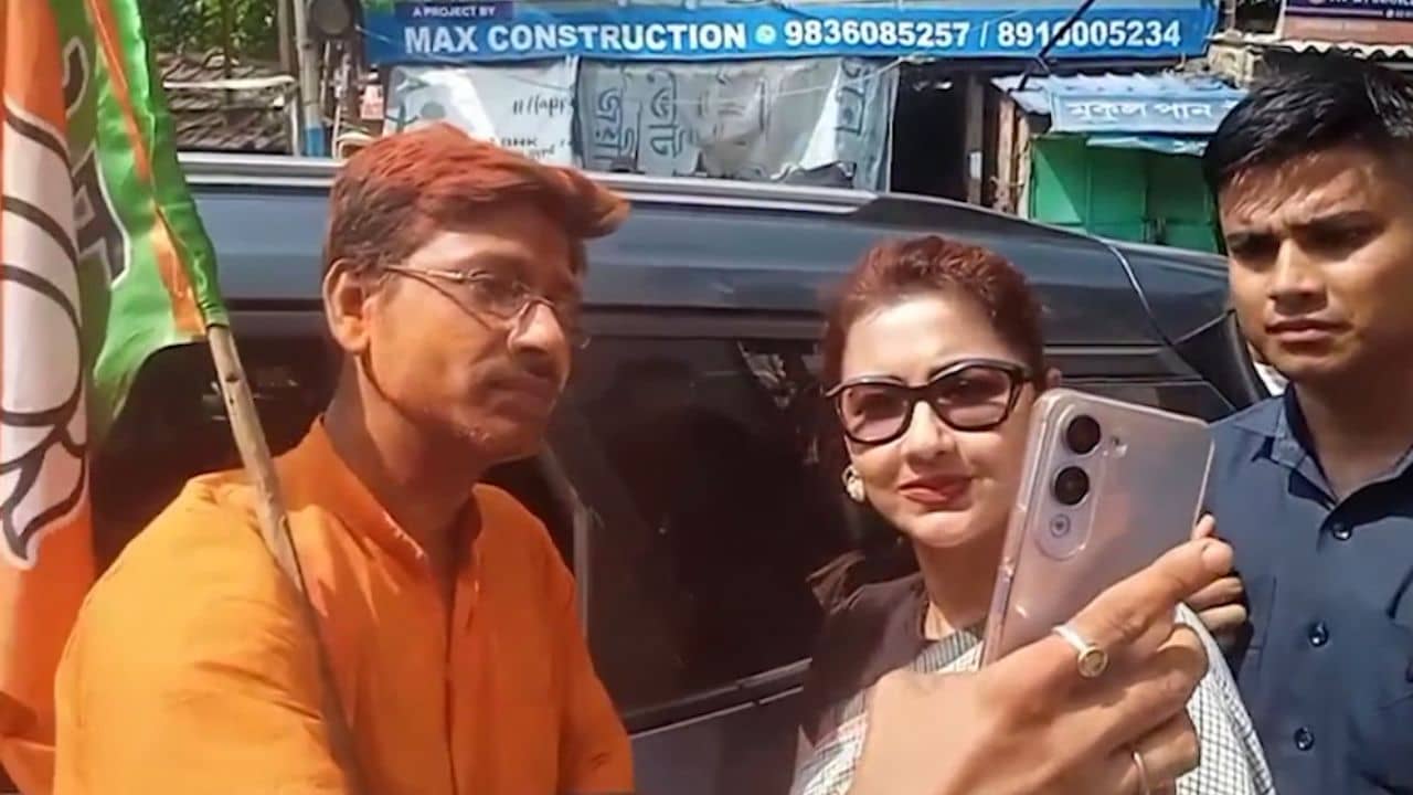 Rachna on BJP Workers: জয় ঘোষণার আগেই BJP কর্মীদের সঙ্গে হাসিমুখে সেলফি রচনার
