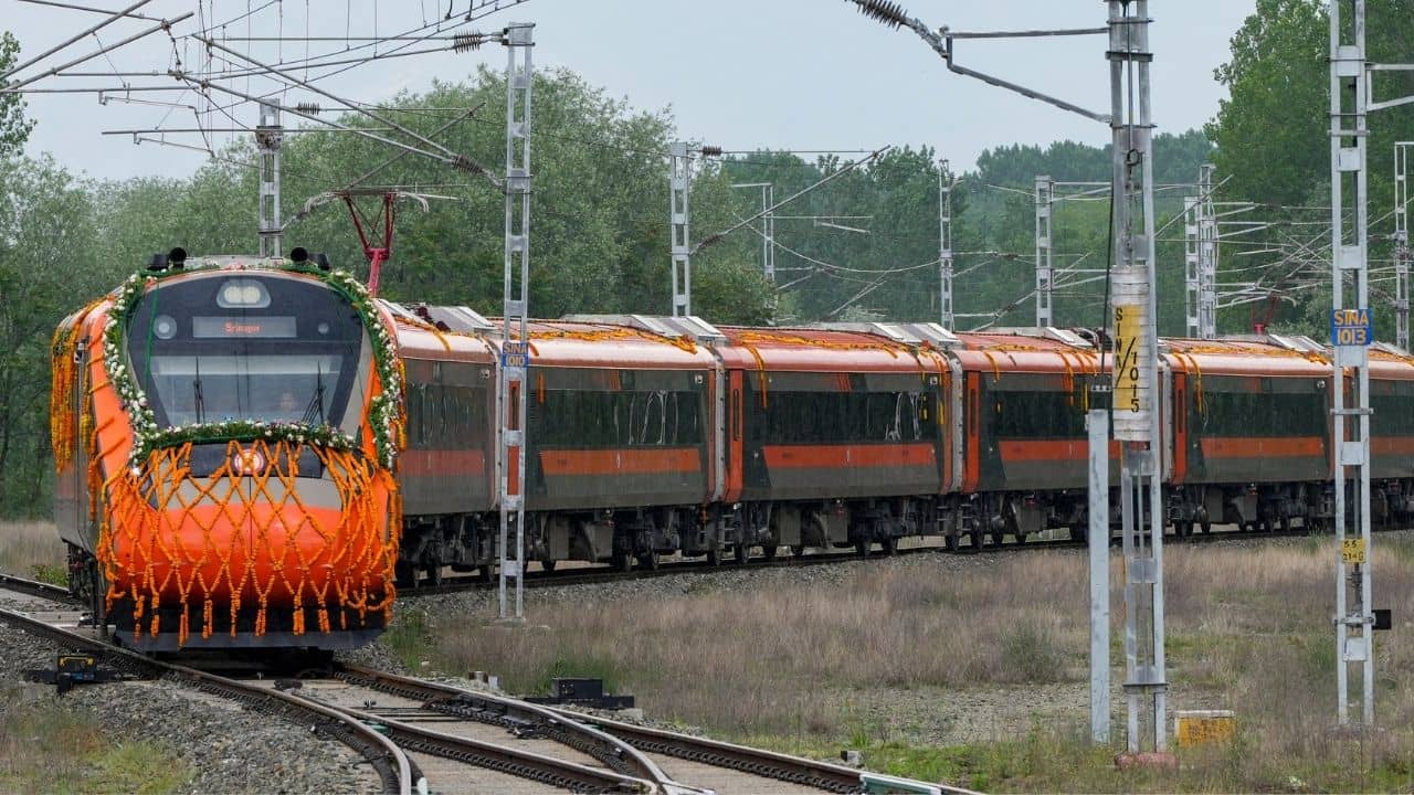 Indian Railways Reservation System Change: ৪০ বছরের পুরনো রিজার্ভেশন সিস্টেম বদল করছে রেলওয়ে, অগস্ট থেকে কীভাবে টিকিট বুক করবেন?