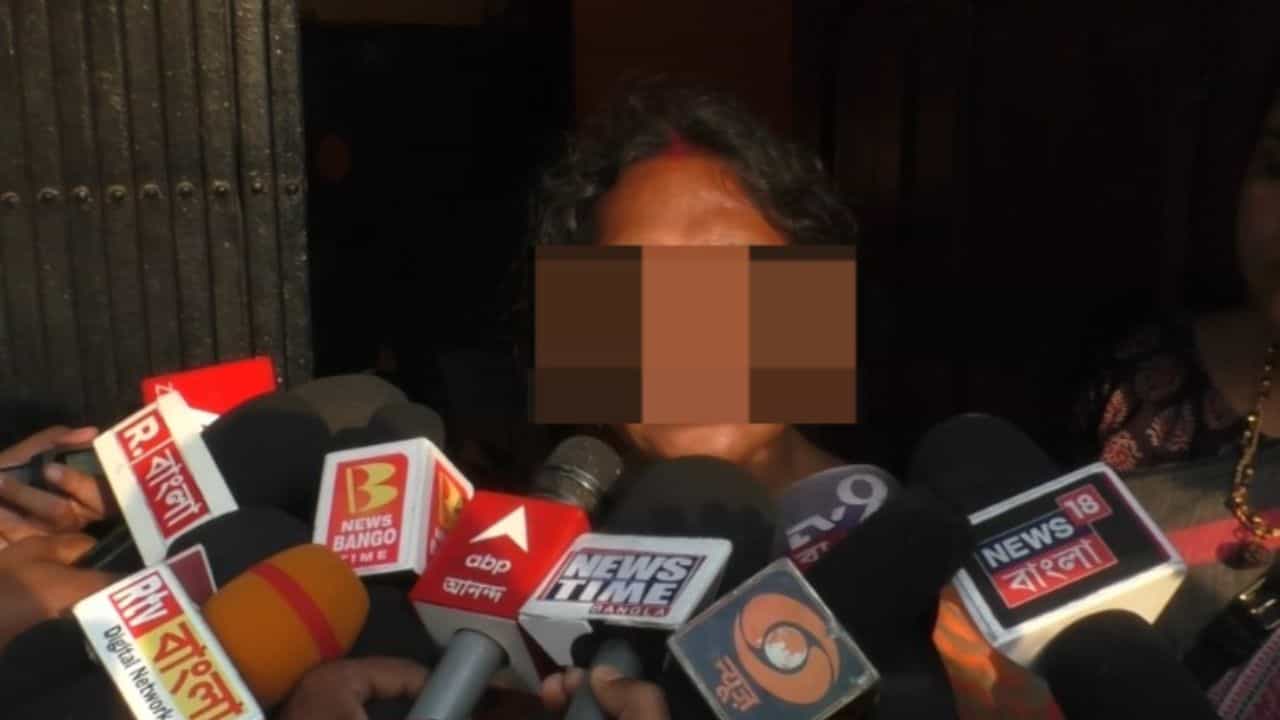 Tilottama's Mother Makes Explosive Claim: 'কান এসে গিয়েছে, মাথা মমতা বন্দ্যোপাধ্যায়ও ধরা পড়ে যাবেন', এবার বিস্ফোরক তিলোত্তমার মা Tilottama's Mother Makes Explosive Claim: 'কান এসে গিয়েছে, মাথা মমতা বন্দ্যোপাধ্যায়ও ধরা পড়ে যাবেন', এবার বিস্ফোরক তিলোত্তমার মা