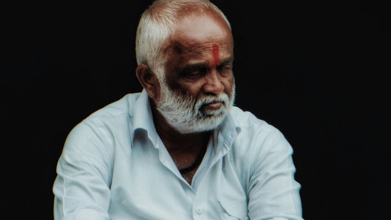 অবসরের পর অনেকেরই বিকল্প আয়ের প্রয়োজন হয়, কারণ অনেকের পেনশন থাকে না। সেক্ষেত্রে চাইলেই কিছু ব্যবসা শুরু করতে পারেন। এমনই কিছু ব্যবসার পরামর্শ রইল, যার জন্য বিশাল পুঁজির দরকার নেই। আবার অল্প পরিশ্রমেই ভালো আয় হওয়া সম্ভব। 