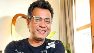 সরকারি সিনেমা হলে রুদ্রনীলের ছবি!