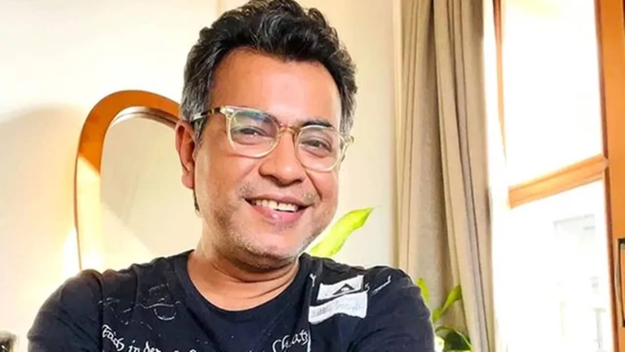 Rudranil Ghosh: সরকারি সিনেমা হলে রুদ্রনীলের ছবি!