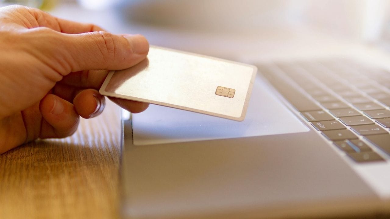 Credit Card-এ ৫০০ টাকা পেমেন্টেও লেট হলেই দিতে হবে জরিমানা! নতুন নিয়ম না জানলেই পকেট ফাঁকা… Credit Card-এ ৫০০ টাকা পেমেন্টেও লেট হলেই দিতে হবে জরিমানা! নতুন নিয়ম না জানলেই পকেট ফাঁকা…