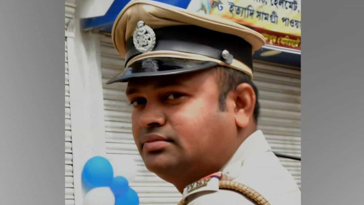 Sandeshkhali Violence OC Shot: ফল বেরতেই উত্তপ্ত সন্দেশখালি, সংঘর্ষ রুখতে গিয়ে গুলিবিদ্ধ ন্যাজাট থানার ওসি Sandeshkhali Violence OC Shot: ফল বেরতেই উত্তপ্ত সন্দেশখালি, সংঘর্ষ রুখতে গিয়ে গুলিবিদ্ধ ন্যাজাট থানার ওসি