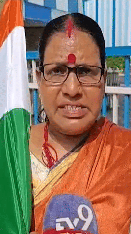 জাতীয় পতাকা নিয়ে 'বিচার' চাইতে সোজা নবান্নে