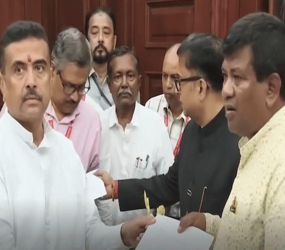 স্পিকারের কাছে পদত্যাগপত্র জমা দিলেন শুভেন্দু
