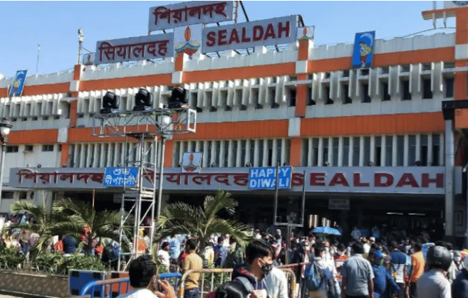হাওড়ার পর শিয়ালদহ, সরিয়ে দেওয়া হল ২৫০-রও বেশি হকারকে