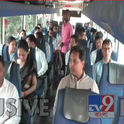 বাসে চড়ে মুখ্যমন্ত্রীর বৈঠকে DM, ADM, SDO-রা