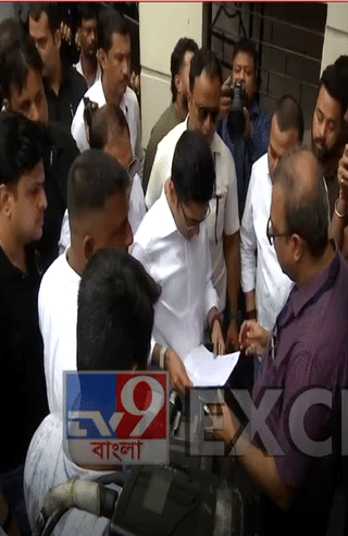 দরজার পর পর ধাক্কা, অভিষেকের বাড়িতে CID